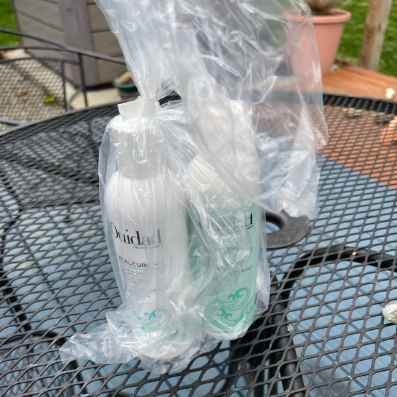 Ouidad VitalCurl+ Clear & Gentle Shampoo - Picture 3 of 4